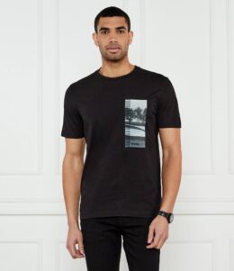 חולצה שחורה עם דיטל בצד