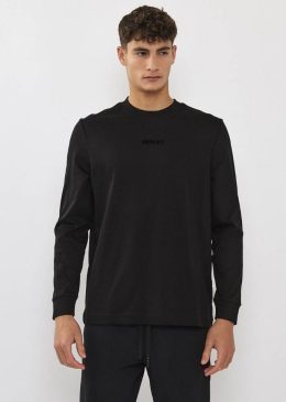 טי שרט בצבע שחור מבד אמוניה עם לוגו טון על טון באמצע