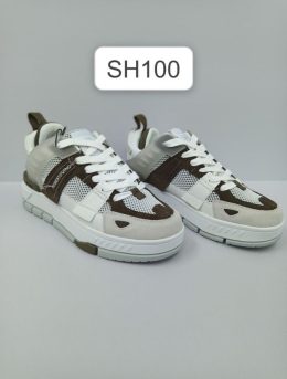 סניקרס בצבע בז׳ בשילוב עם ירוק