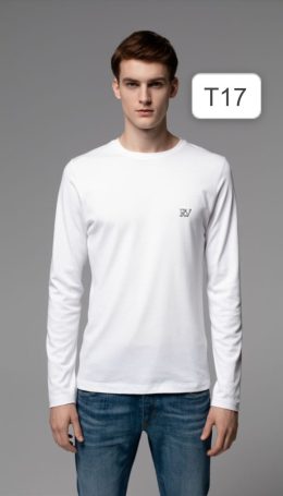 T בייסיק בצבע לבן עם לוגו ברזל בצד