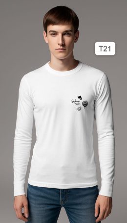 T ארוכה עם לוגו בצידי החולצה