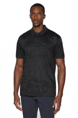 חולצת פולו שחורה עם לוגו קוביות